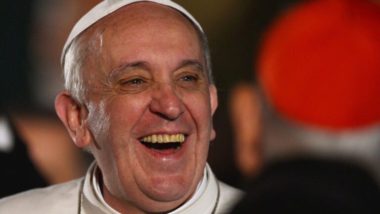 Les séminaires devraient interdire les homosexuels pour éviter le « pédé », déclare le pape